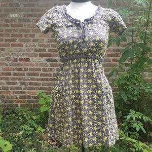 Anthro Gray/Yellow Embroidered Short Sleeve Dress